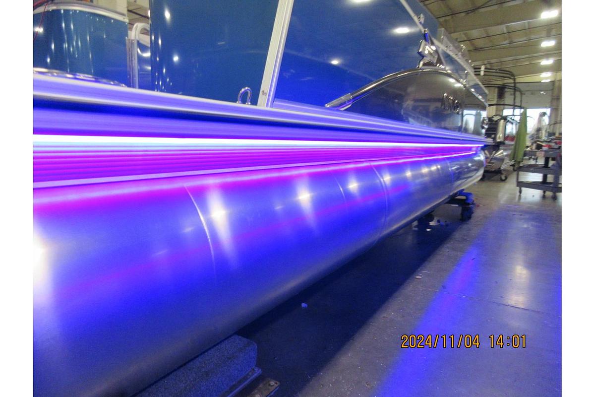 2025 Avalon Catalina 23' Quad Lounger triple log with Suzuki 250