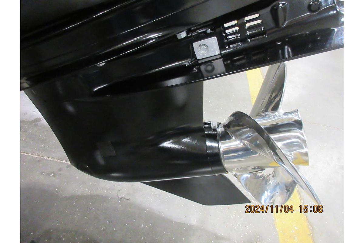 2025 Avalon Catalina 23' Quad Lounger triple log with Suzuki 250