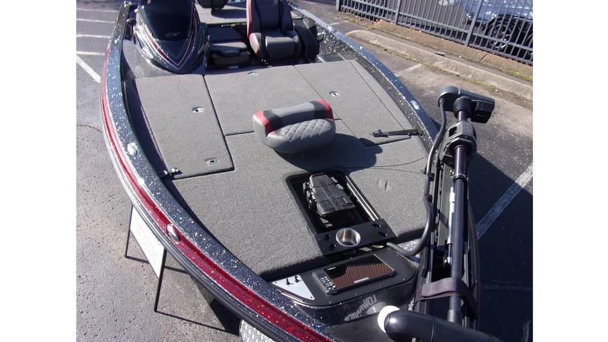 Caymas NEW 2023 CX 19 with a Mercury 225 Pro XS