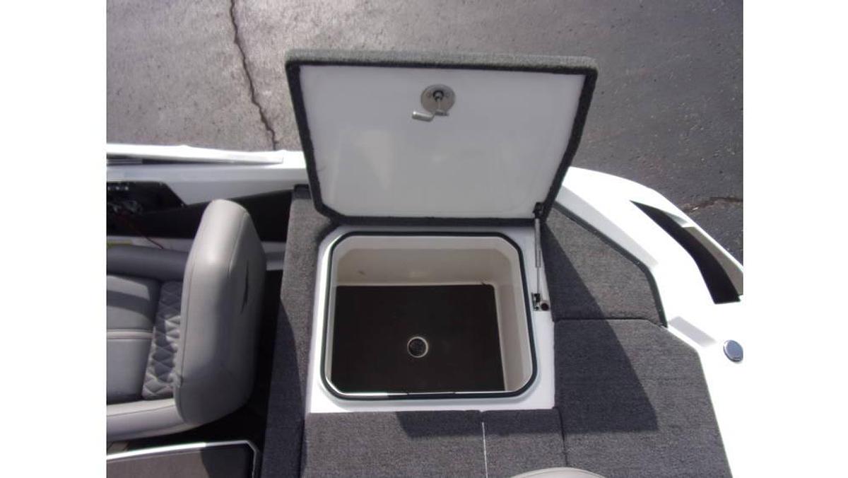 Used 2020 Vexus VX20 with only 30 HOURS!