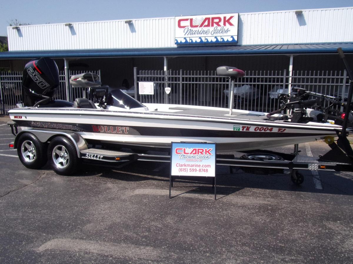 Used 2017 Bullet 20 XRD - with Spot Lock, turret pole, 3 units, Livescope and more