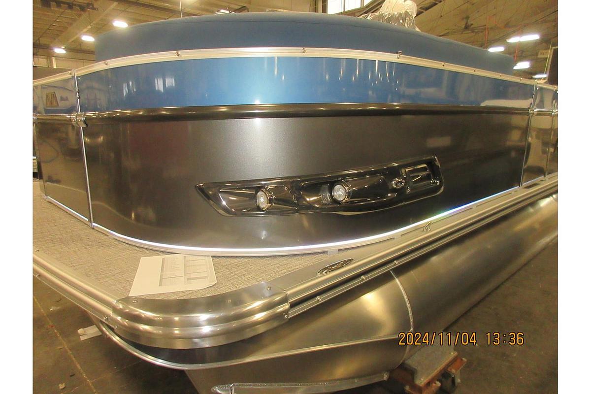 2025 Avalon Catalina 23' Quad Lounger triple log with Suzuki 250