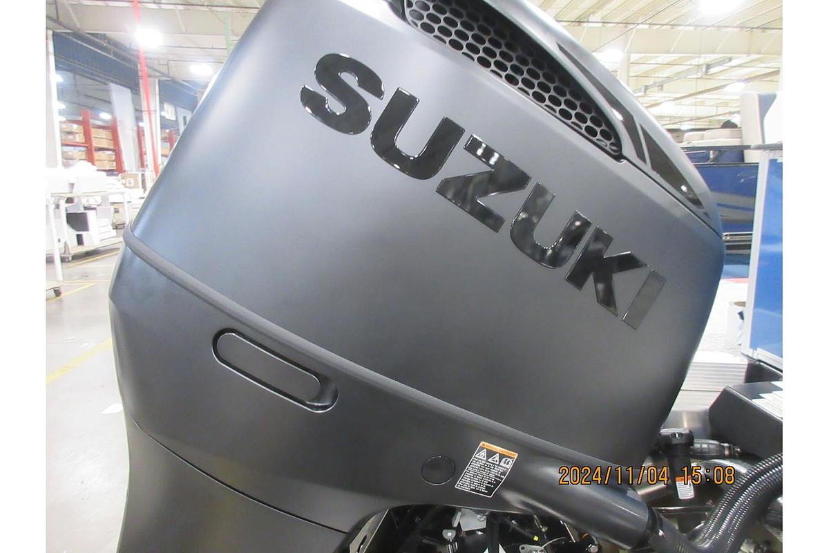 2025 Avalon Catalina 23' Quad Lounger triple log with Suzuki 250