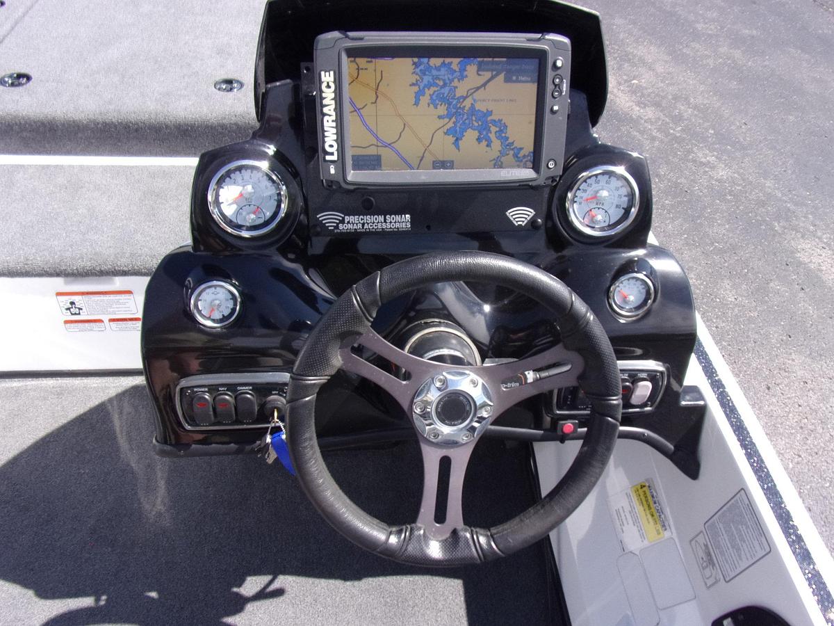 Used 2017 Nitro Z 18 DUAL CONSOLE with low hour MERCURY 150 4-stroke