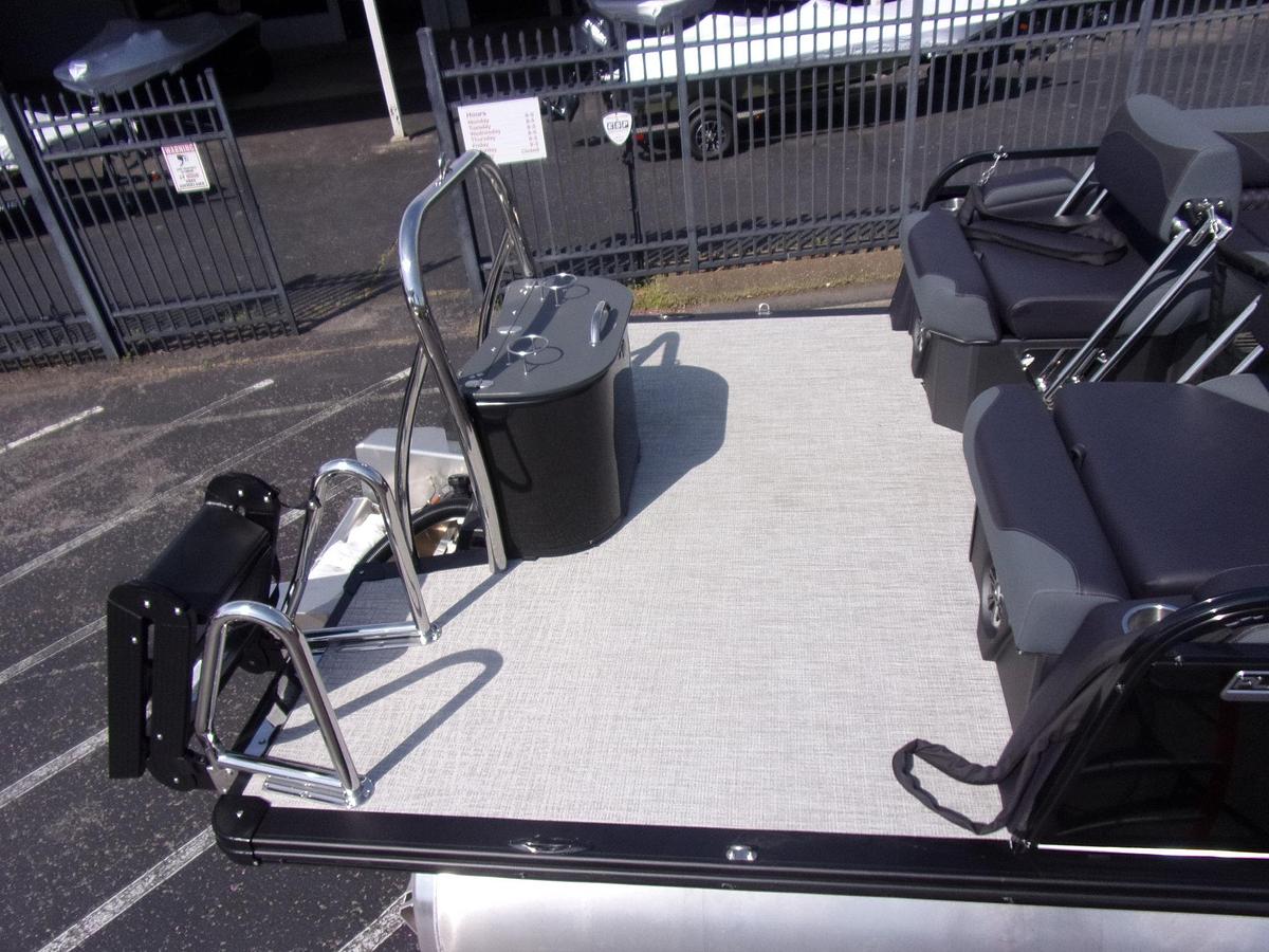 2026 Avalon 23 LSZ Quad Lounger Shift triple log with Suzuki DF 250 SS 4-stroke