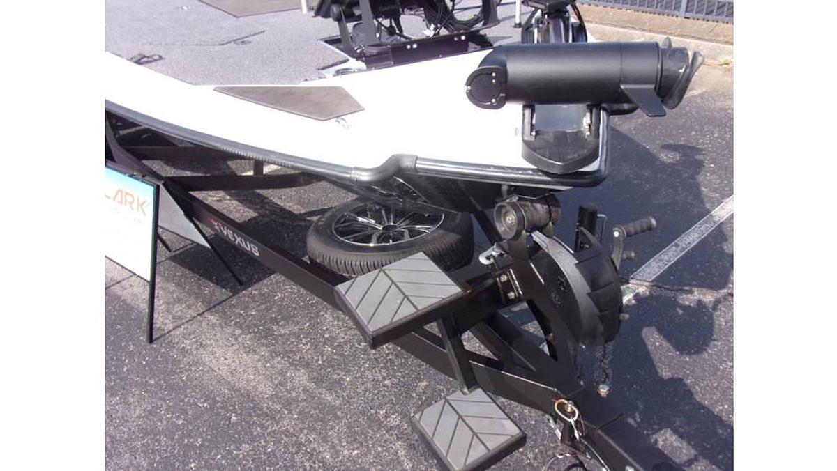 Used 2020 Vexus VX20 with only 30 HOURS!