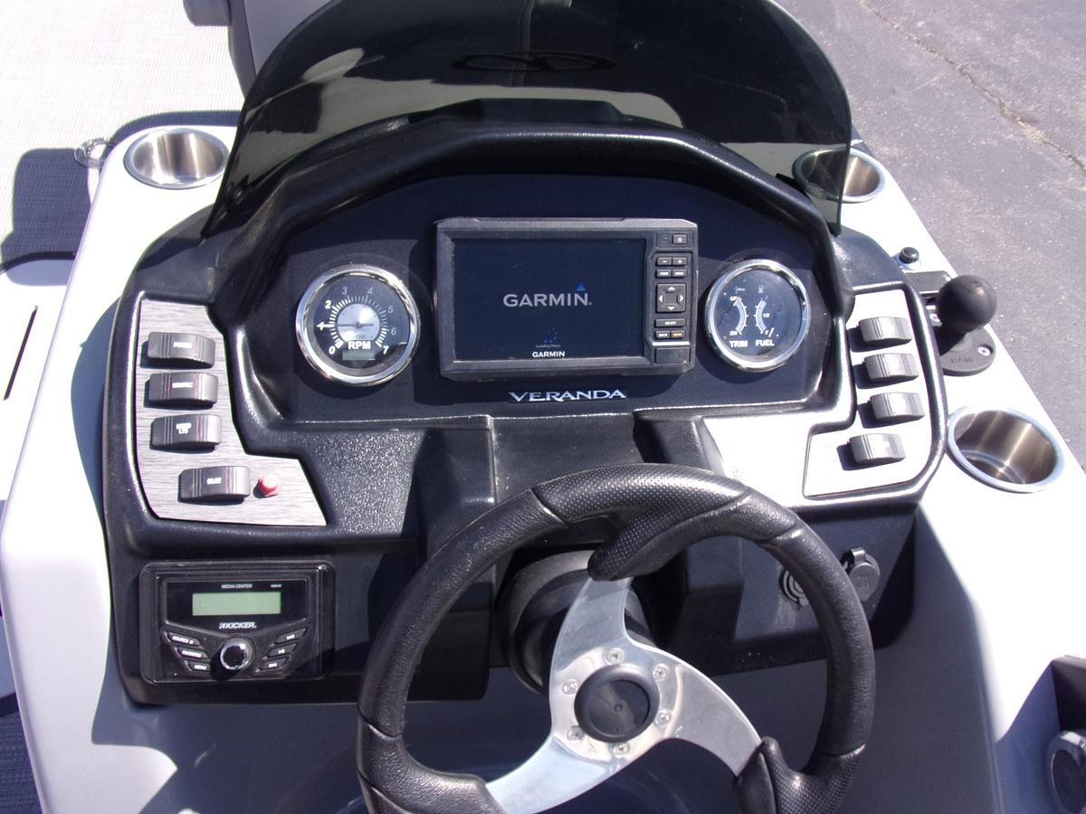 Used 2024 Veranda VF22F4 triple log with Yamaha F 150 LC and trailer
