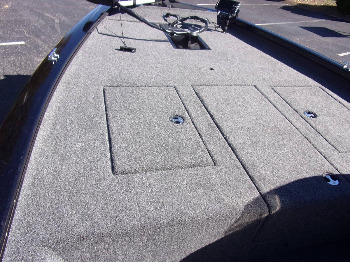 Used 2017 Tracker 175 TXW with Mercury 75 4-stroke, brand new carpet, Garmin 93 SV and Power Pole