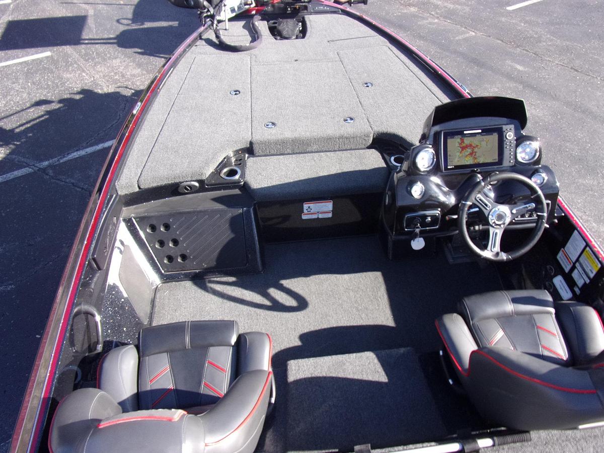 Used 2019 Nitro Z 19 with 200 4-stroke, Spot Lock, 10' Blades, 3 H'Bird units