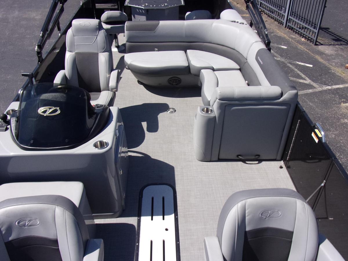 Used 2024 Veranda VF22F4 triple log with Yamaha F 150 LC and trailer