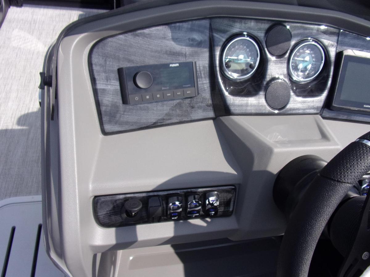 2026 Avalon 23 LSZ Quad Lounger Shift triple log with Suzuki DF 250 SS 4-stroke