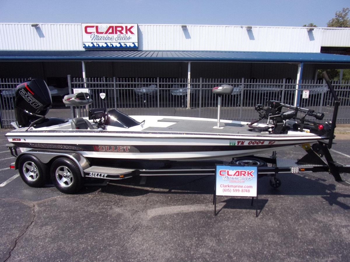 Used 2017 Bullet 20 XRD - with Spot Lock, turret pole, 3 units, Livescope and more