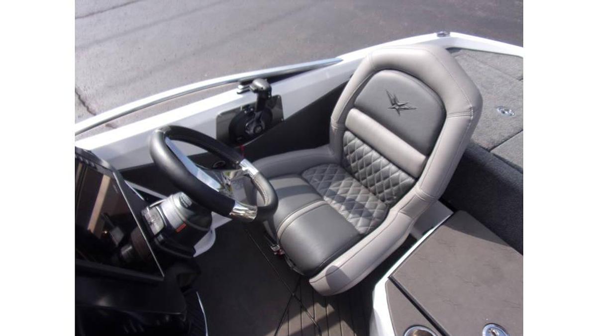 Used 2020 Vexus VX20 with only 30 HOURS!