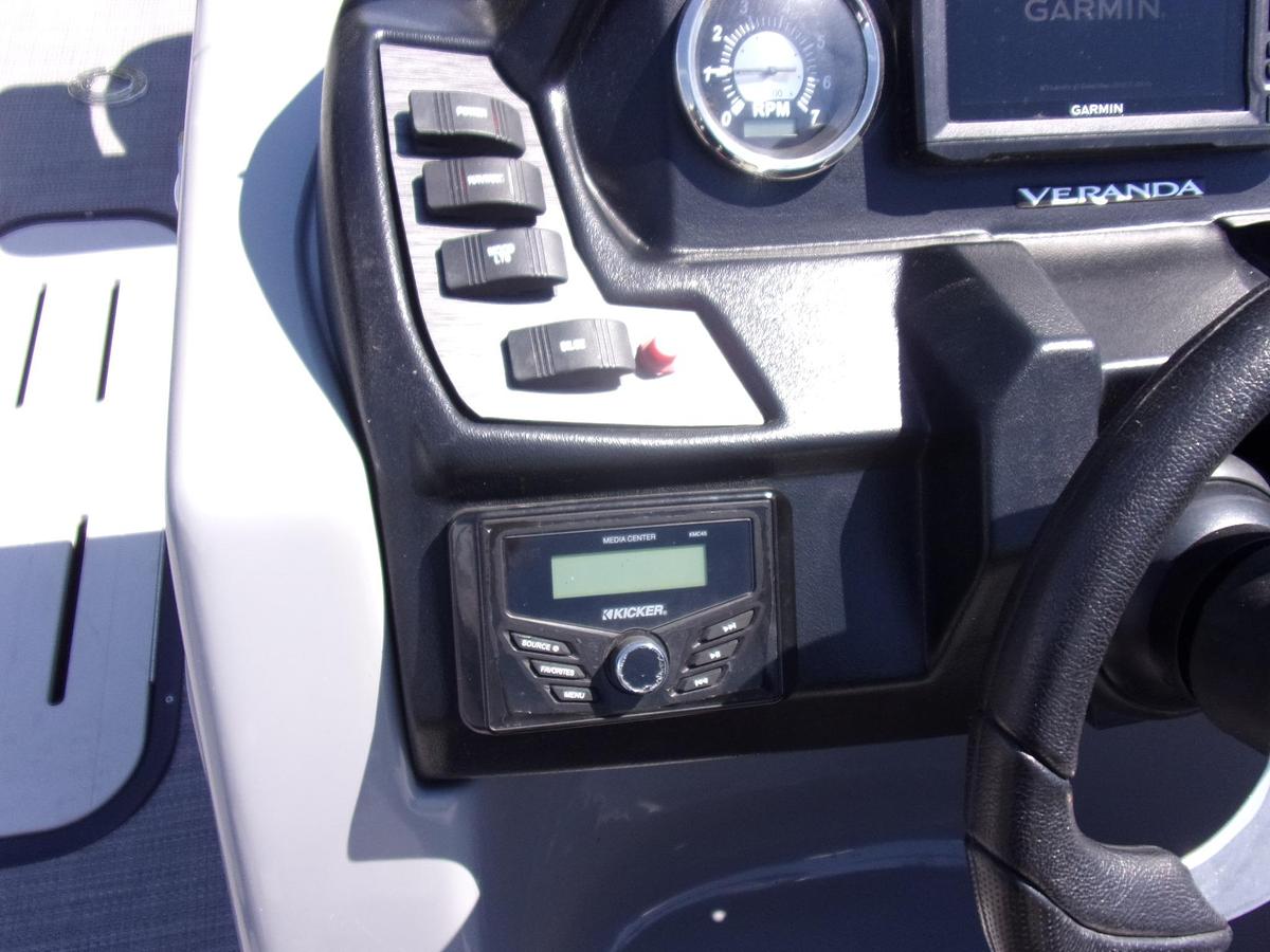 Used 2024 Veranda VF22F4 triple log with Yamaha F 150 LC and trailer
