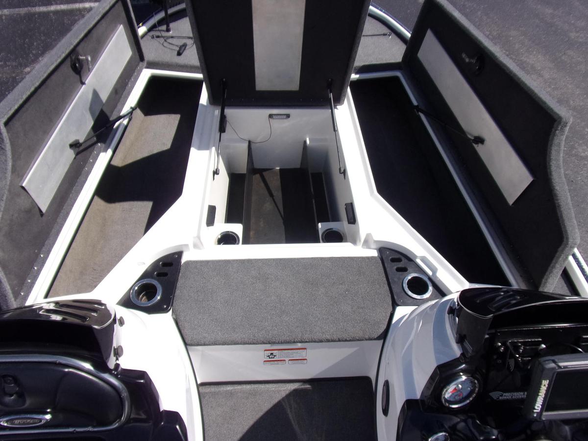 Used 2017 Nitro Z 18 DUAL CONSOLE with low hour MERCURY 150 4-stroke