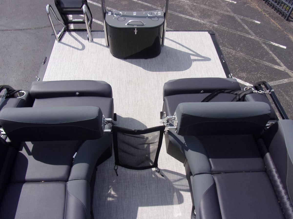 2026 Avalon 23 LSZ Quad Lounger Shift triple log with Suzuki DF 250 SS 4-stroke