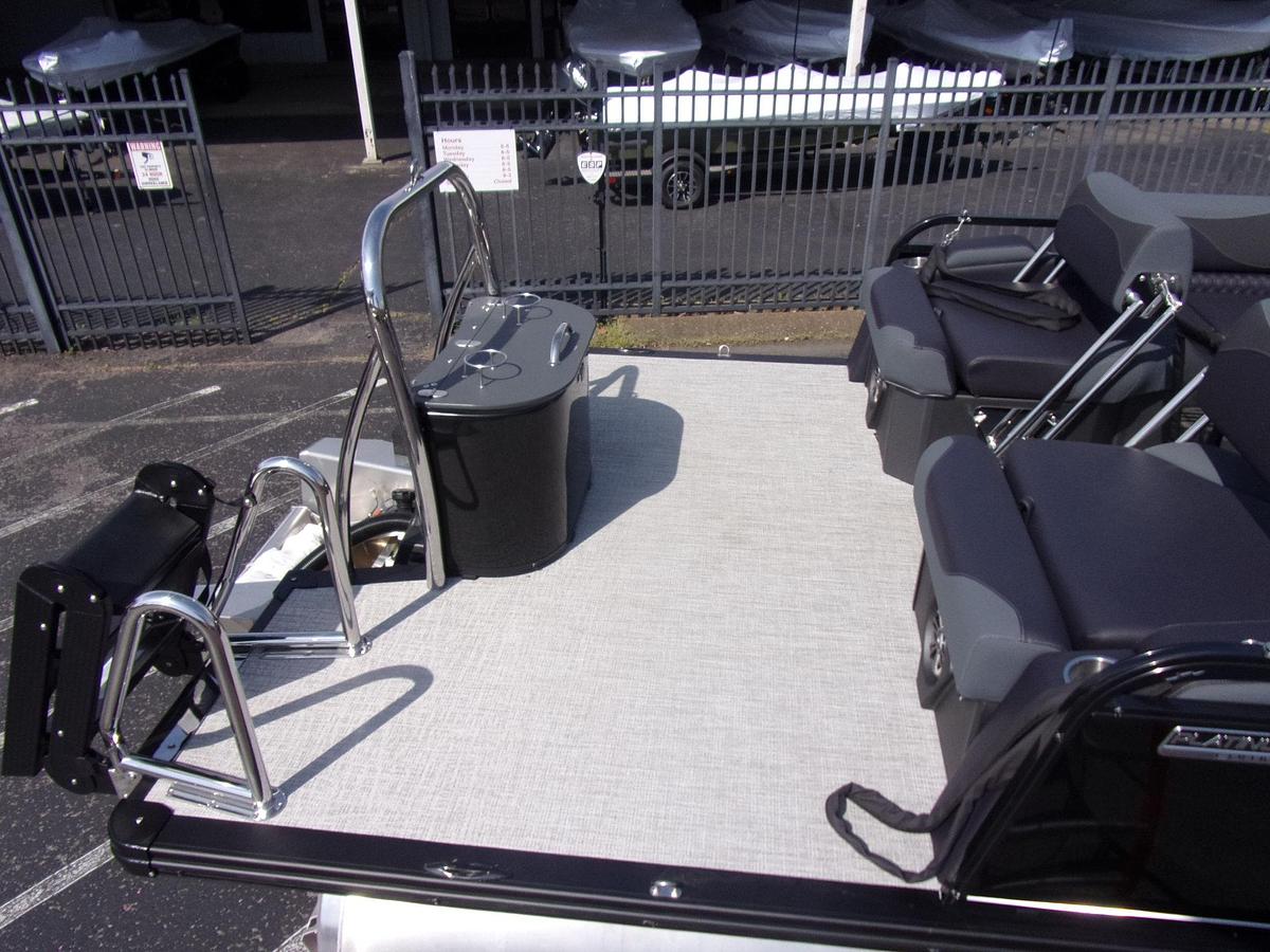 2026 Avalon 23 LSZ Quad Lounger Shift triple log with Suzuki DF 250 SS 4-stroke