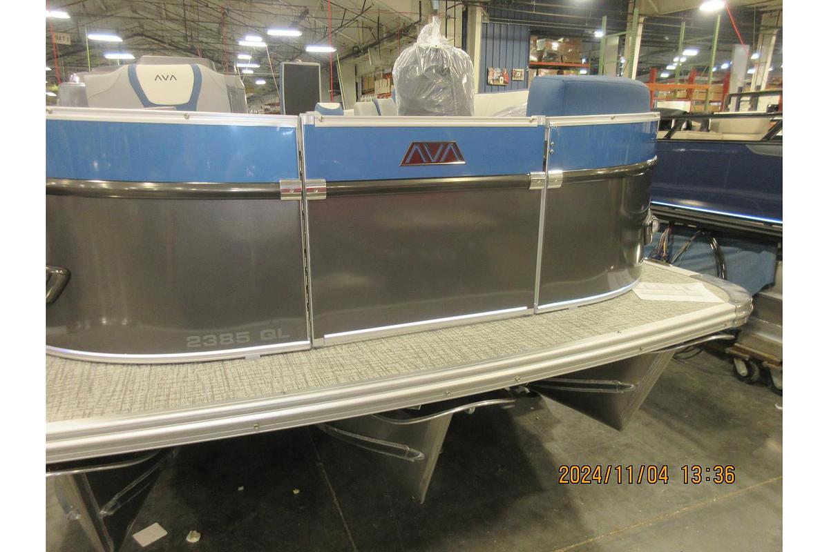 2025 Avalon Catalina 23' Quad Lounger triple log with Suzuki 250