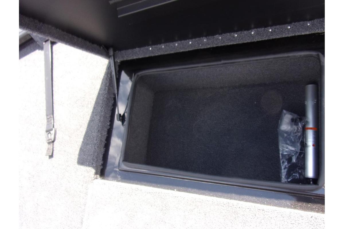 2026 Vexus AVX 2100 Blackout