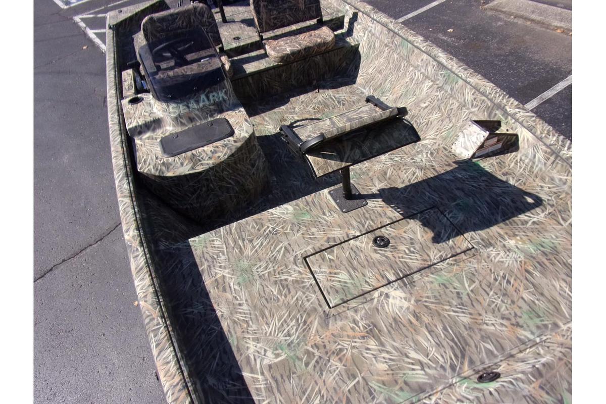 2025 SeaArk Phantom 20 XV Side Console