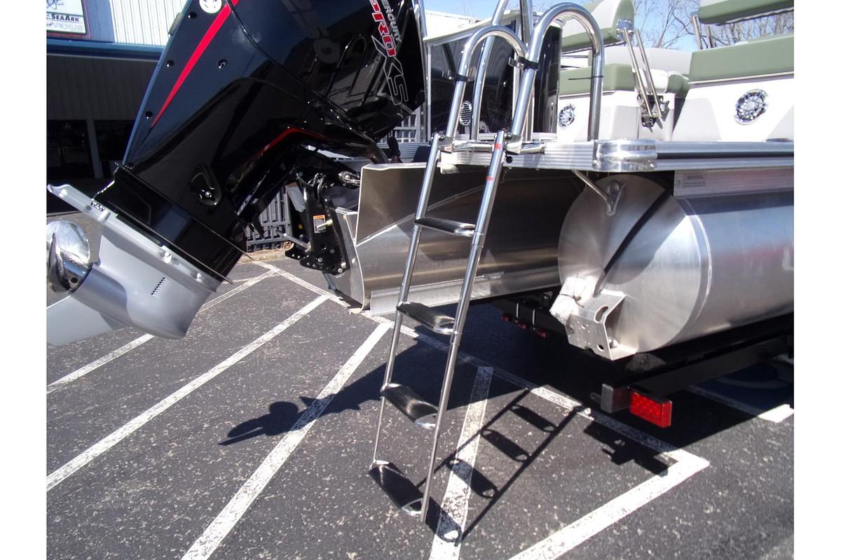 2025 Avalon Catalina 23' Quad Lounger Shift triple log with a Mercury 250 Pro XS