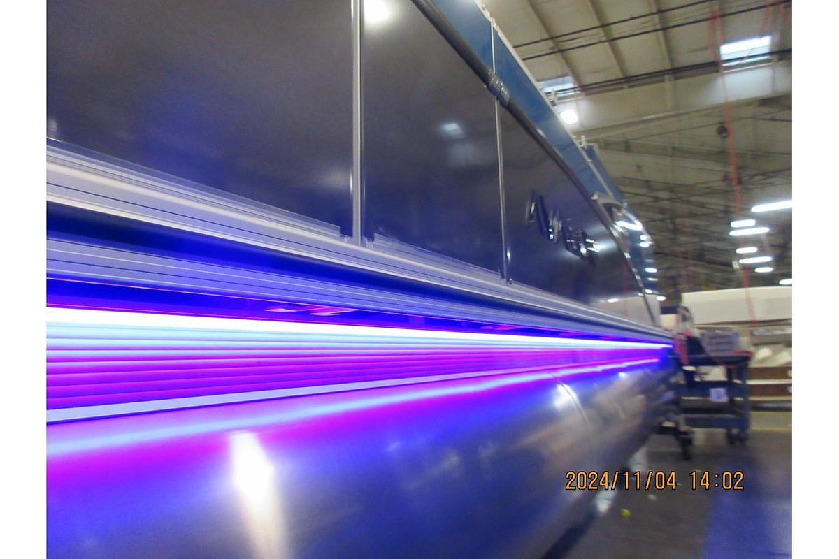 2025 Avalon Catalina 23' Quad Lounger triple log with Suzuki 250