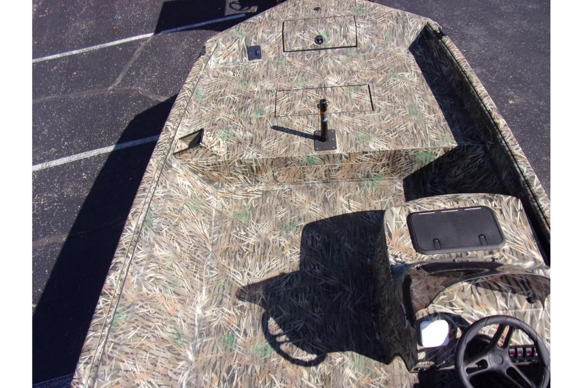 2025 SeaArk Phantom 20 XV Side Console