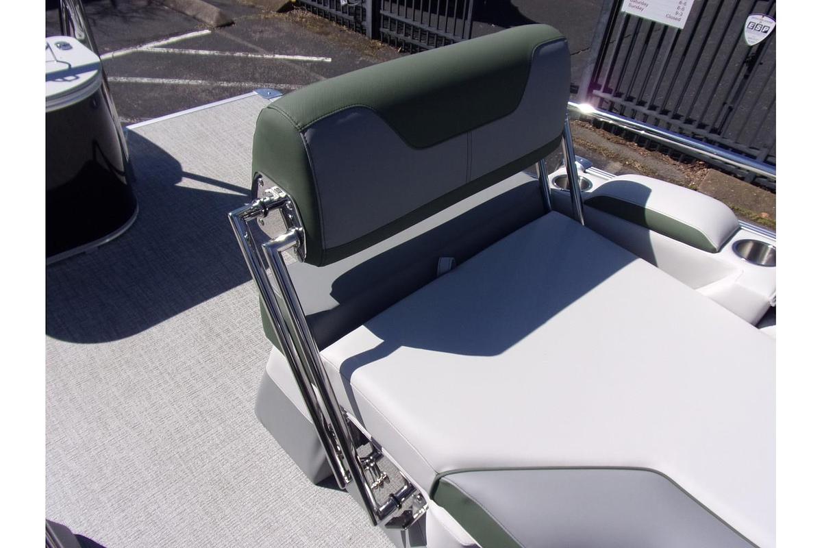 2025 Avalon Catalina 23' Quad Lounger Shift triple log with a Mercury 250 Pro XS