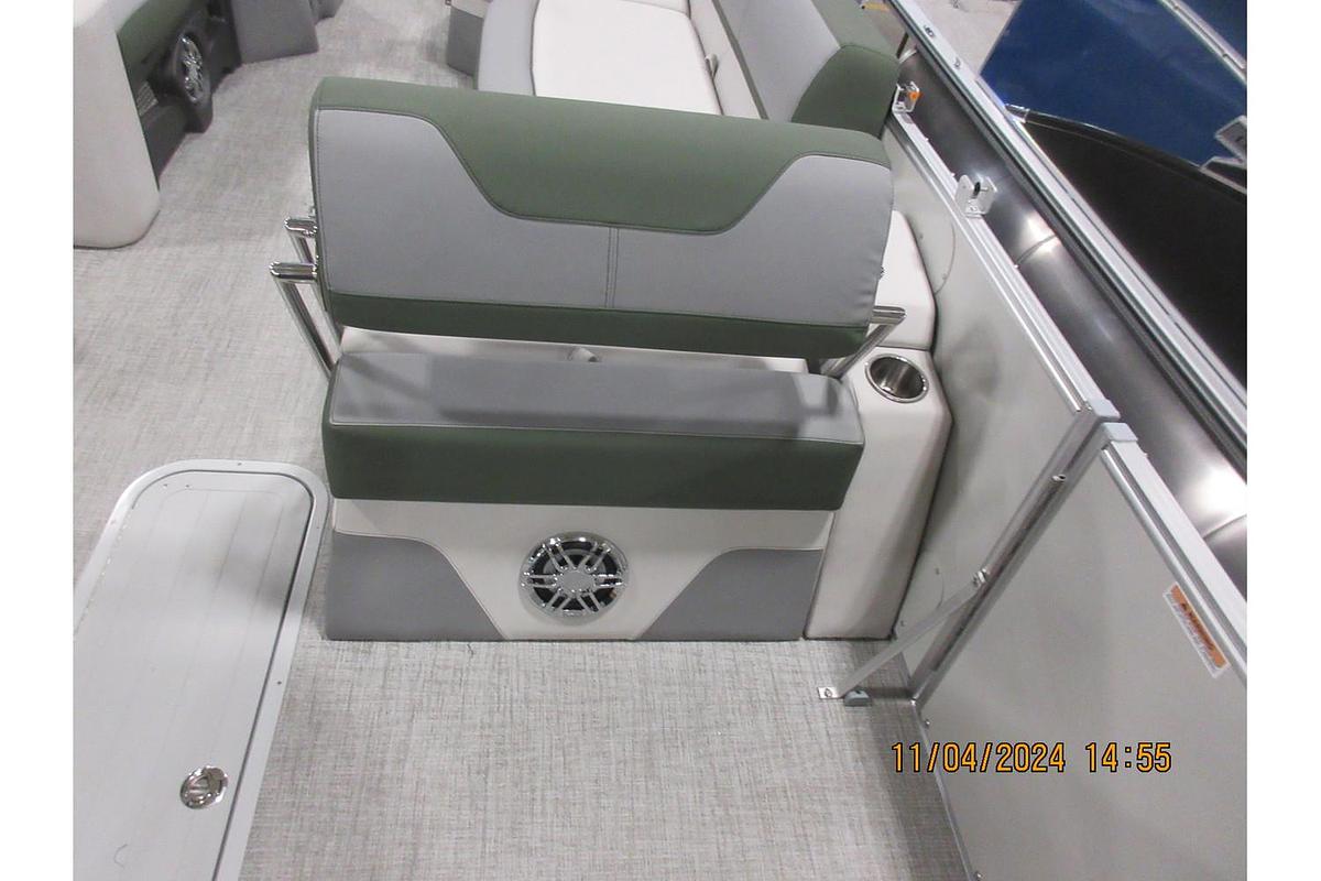 2025 Avalon Catalina 23' Quad Lounger Shift triple log with a Mercury 250 Pro XS