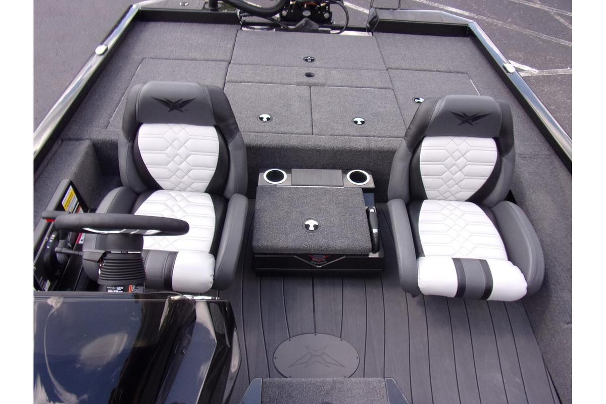 2026 Vexus AVX 2100 Blackout