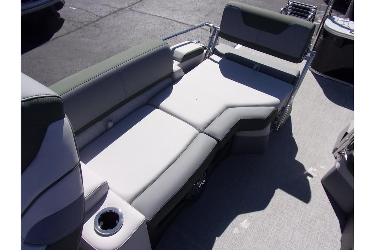 2025 Avalon Catalina 23' Quad Lounger Shift triple log with a Mercury 250 Pro XS