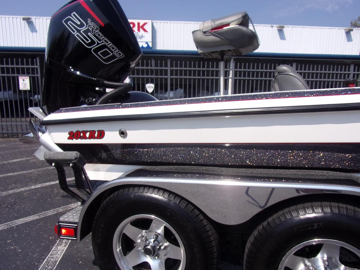 Used 2017 Bullet 20 XRD - with Spot Lock, turret pole, 3 units, Livescope and more