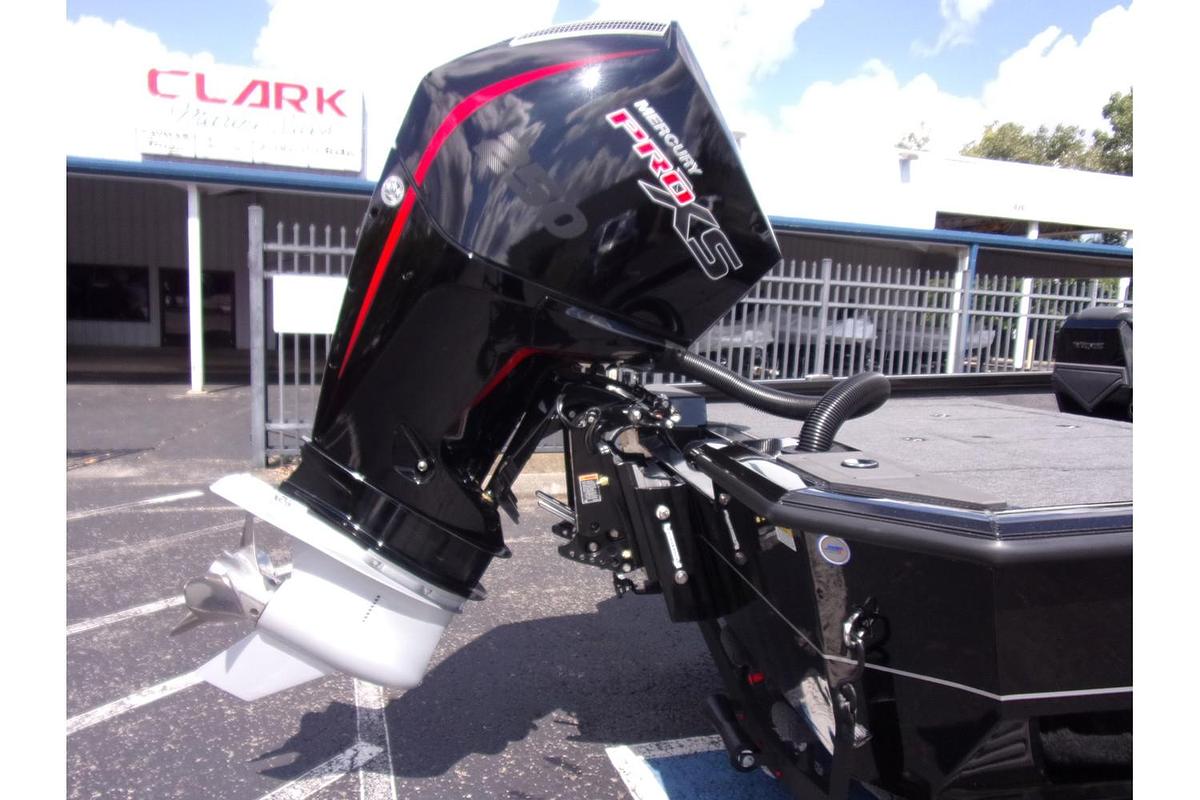 2026 Vexus AVX 2100 Blackout