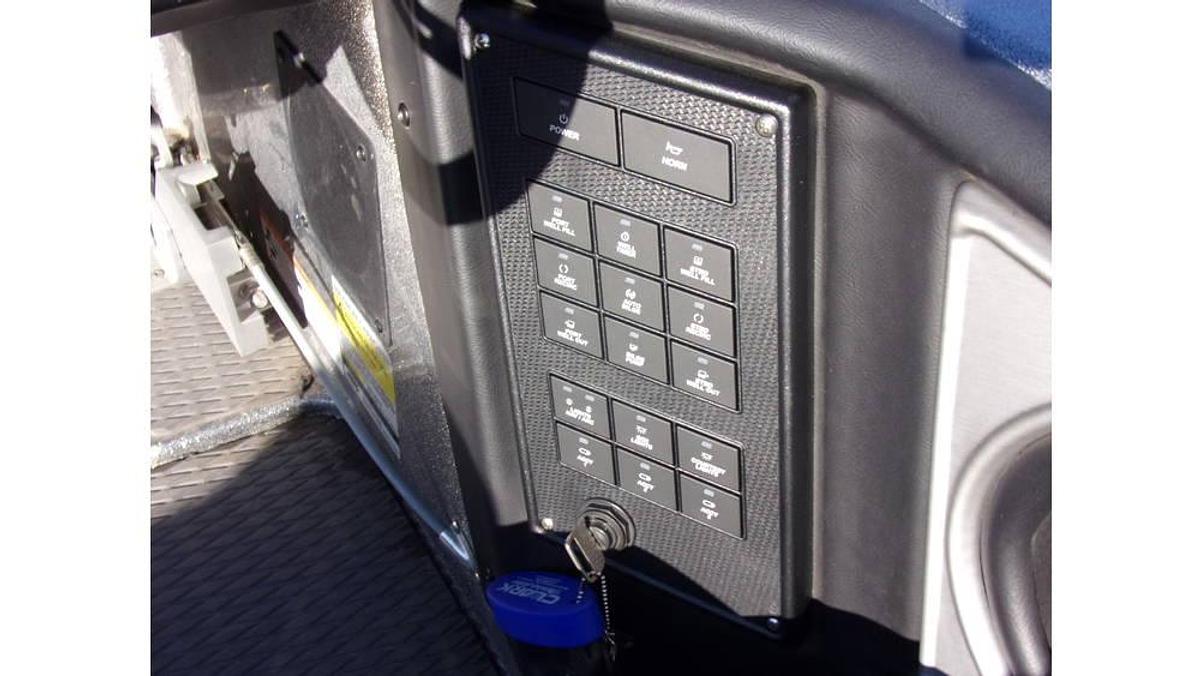 Used 2022 Caymas CX 21