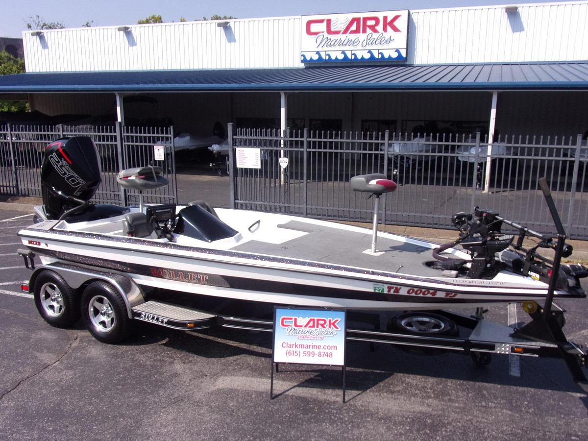 Used 2017 Bullet 20 XRD - with Spot Lock, turret pole, 3 units, Livescope and more