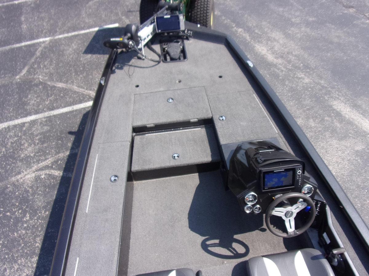 Used 2021 Vexus AVX 189 C with Mercury 115 Pro XS 4-stroke
