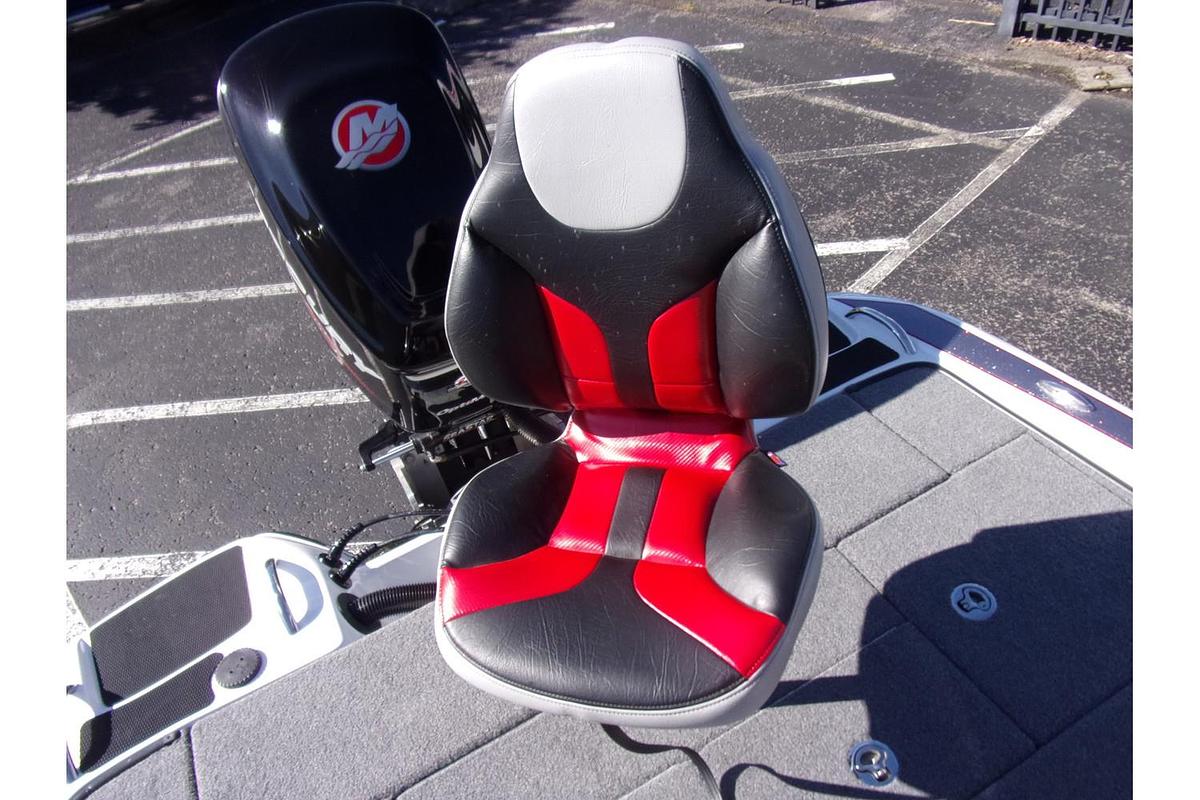 Used 2018 Phoenix Boats 618 Pro - like new with only 20 hours!