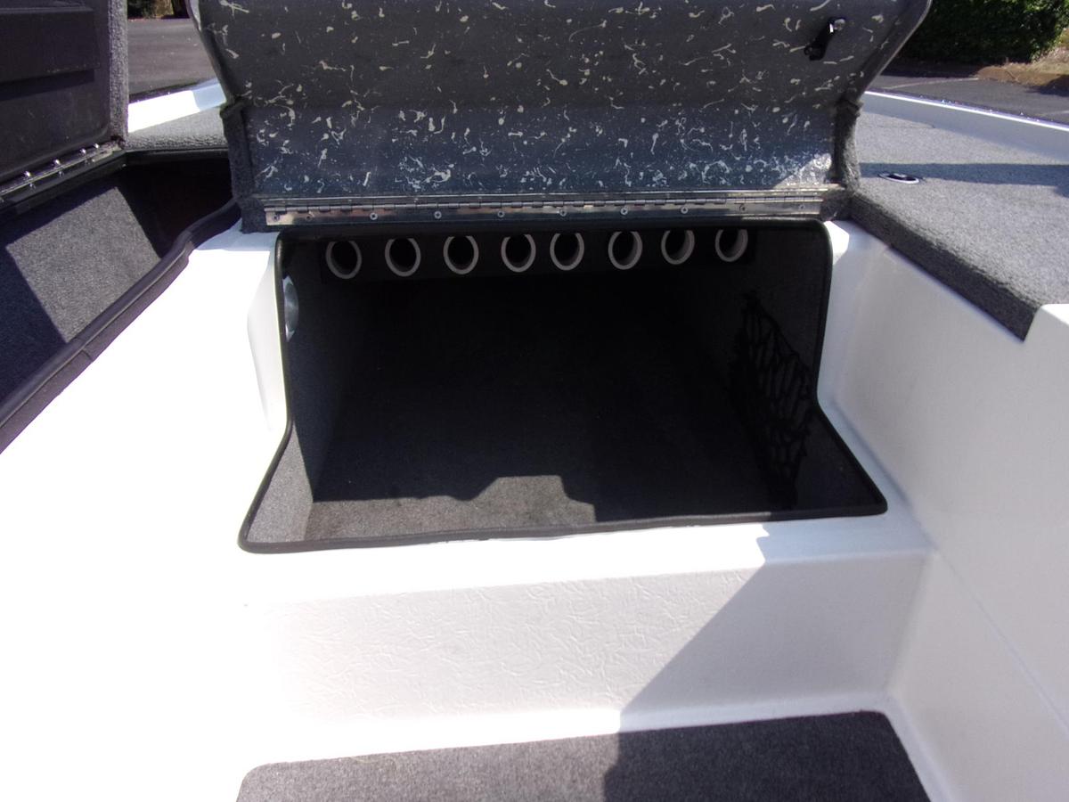 Used 2017 Bullet 20 XRD - with Spot Lock, turret pole, 3 units, Livescope and more