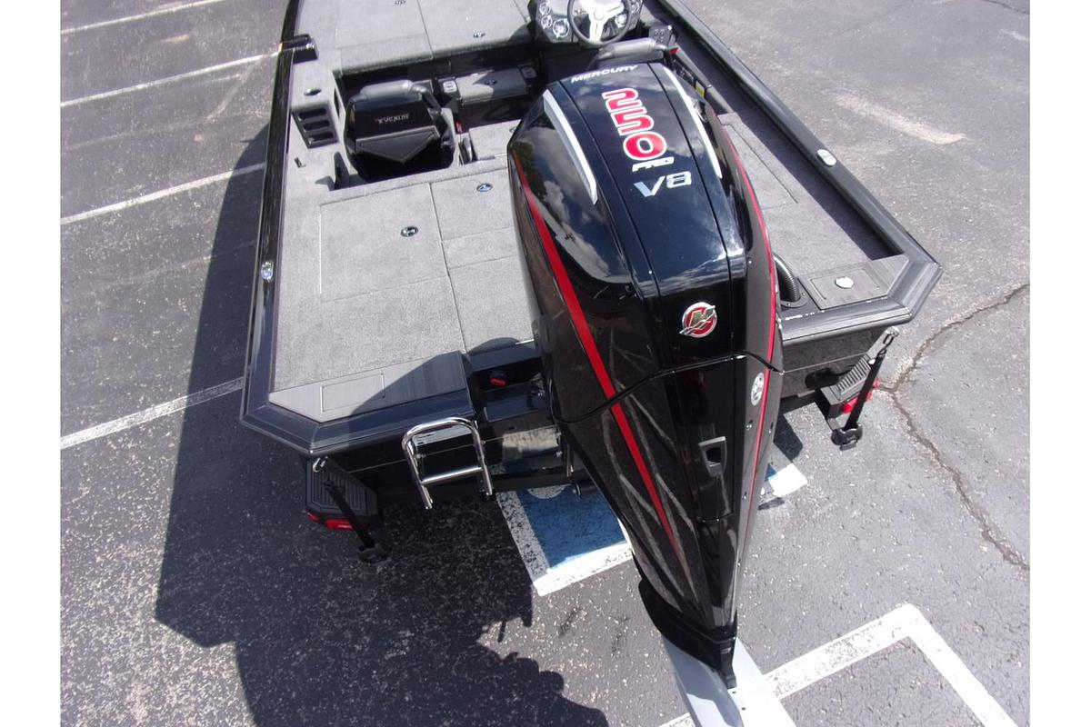 2026 Vexus AVX 2100 Blackout