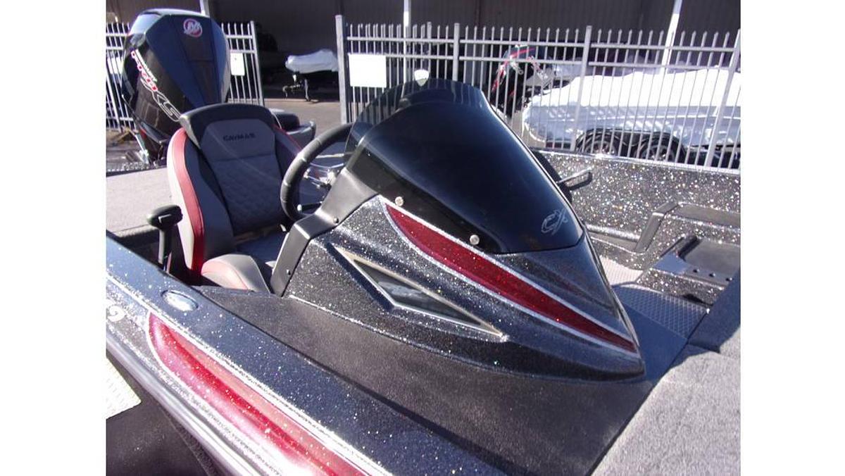 Caymas NEW 2023 CX 19 with a Mercury 225 Pro XS