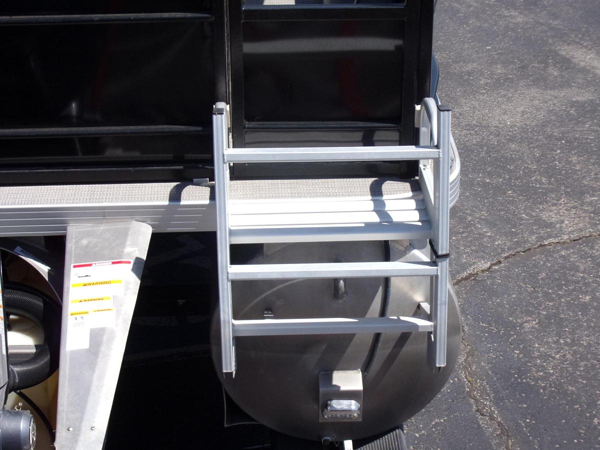 Used 2024 Veranda VF22F4 triple log with Yamaha F 150 LC and trailer