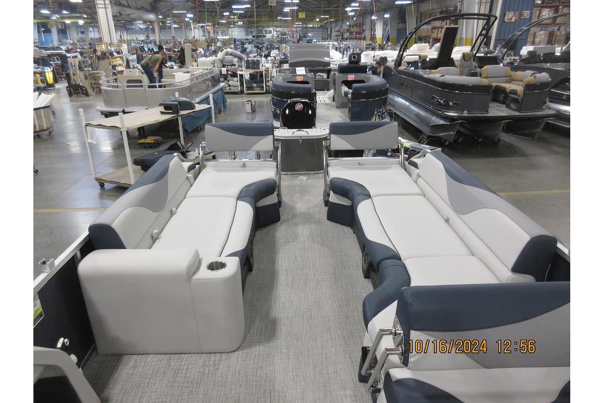 2025 Avalon 25 LSZ Quad Lounger Shift triple log with Mercury 250 Pro XS 4-stroke