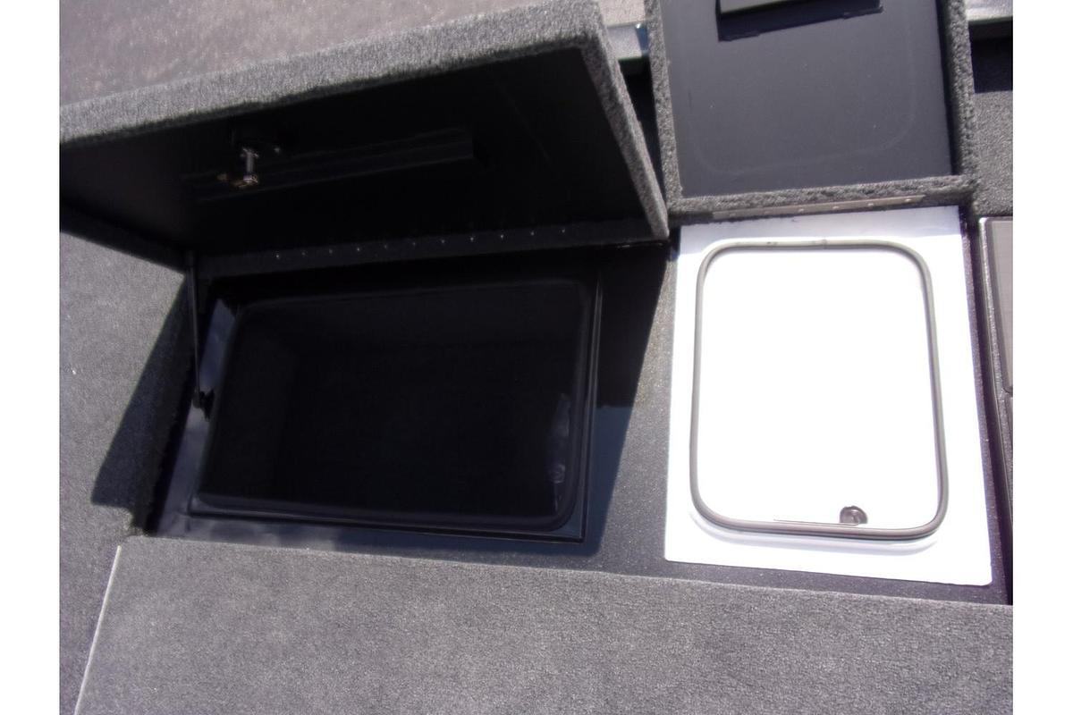 2026 Vexus AVX 2100 Blackout