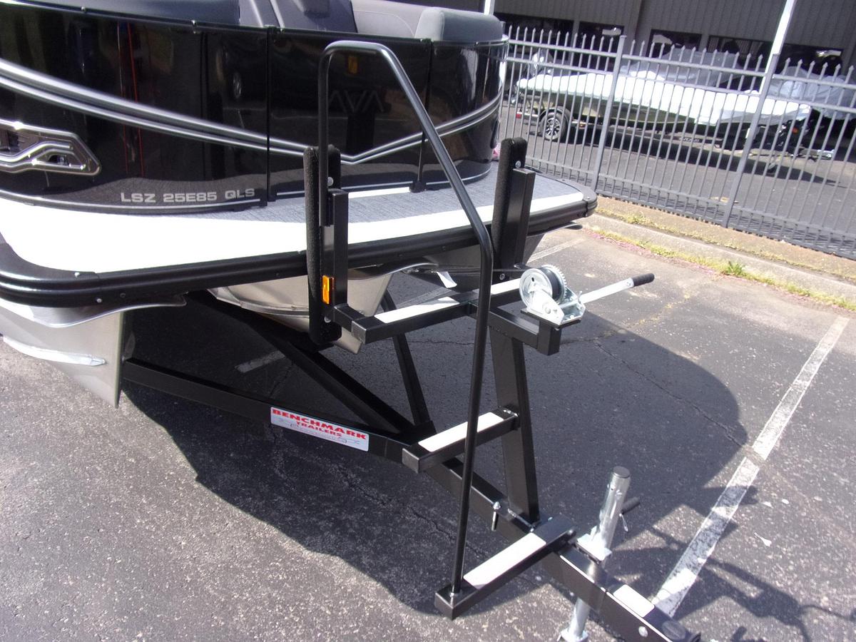 2026 Avalon 23 LSZ Quad Lounger Shift triple log with Suzuki DF 250 SS 4-stroke