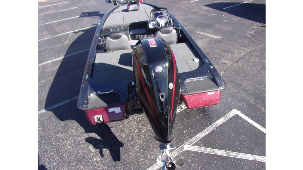 Caymas NEW 2023 CX 19 with a Mercury 225 Pro XS