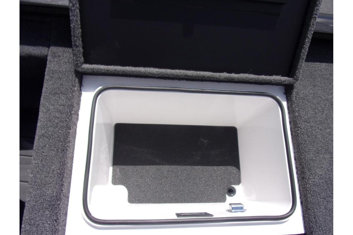 2026 Vexus AVX 2100 Blackout