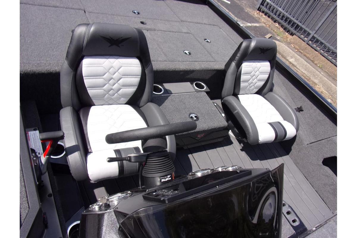 2026 Vexus AVX 2100 Blackout