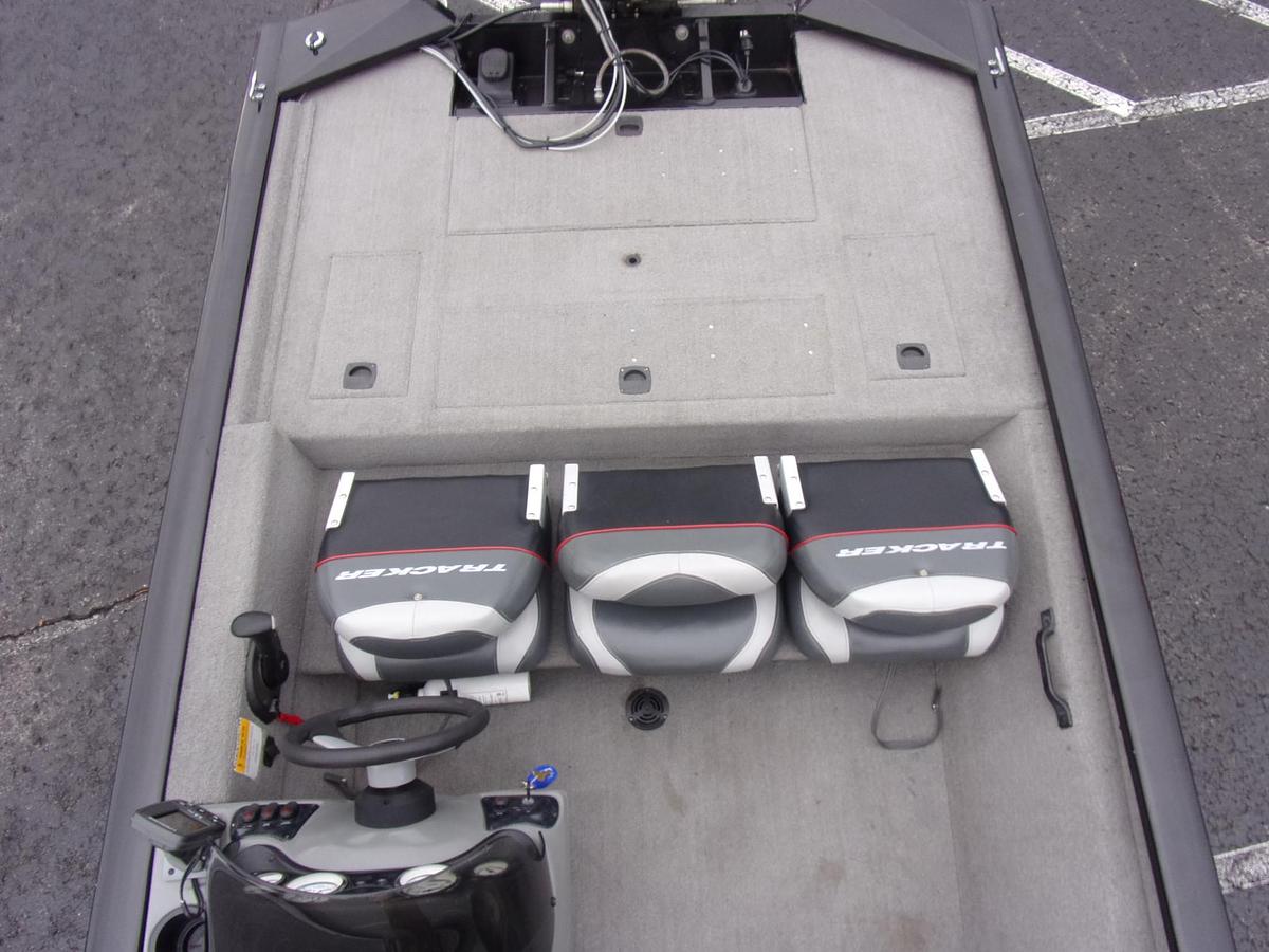 Used 2004 Tracker 185 PT with 2021 Mercury 115 4-stroke with 11 hours!