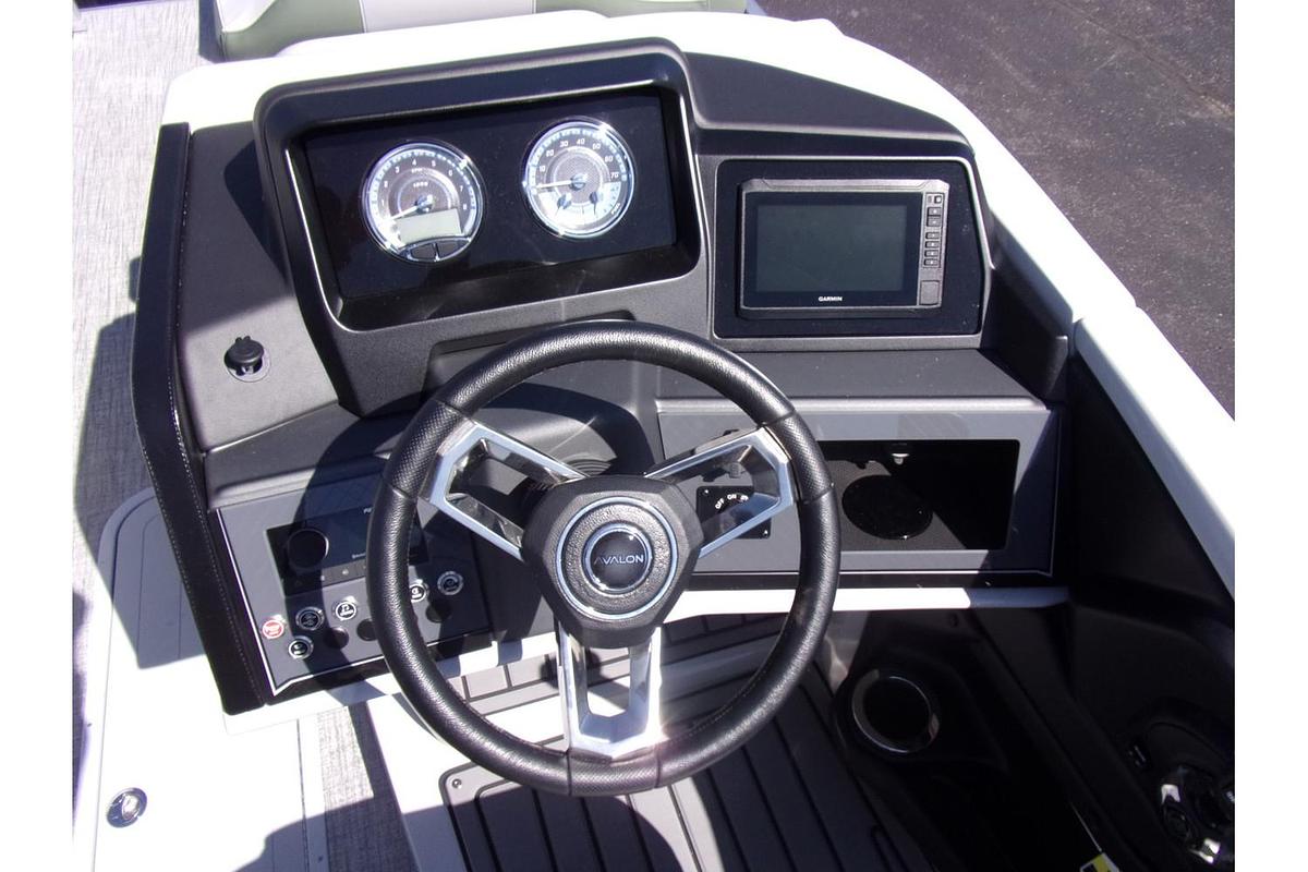 2025 Avalon Catalina 23' Quad Lounger Shift triple log with a Mercury 250 Pro XS