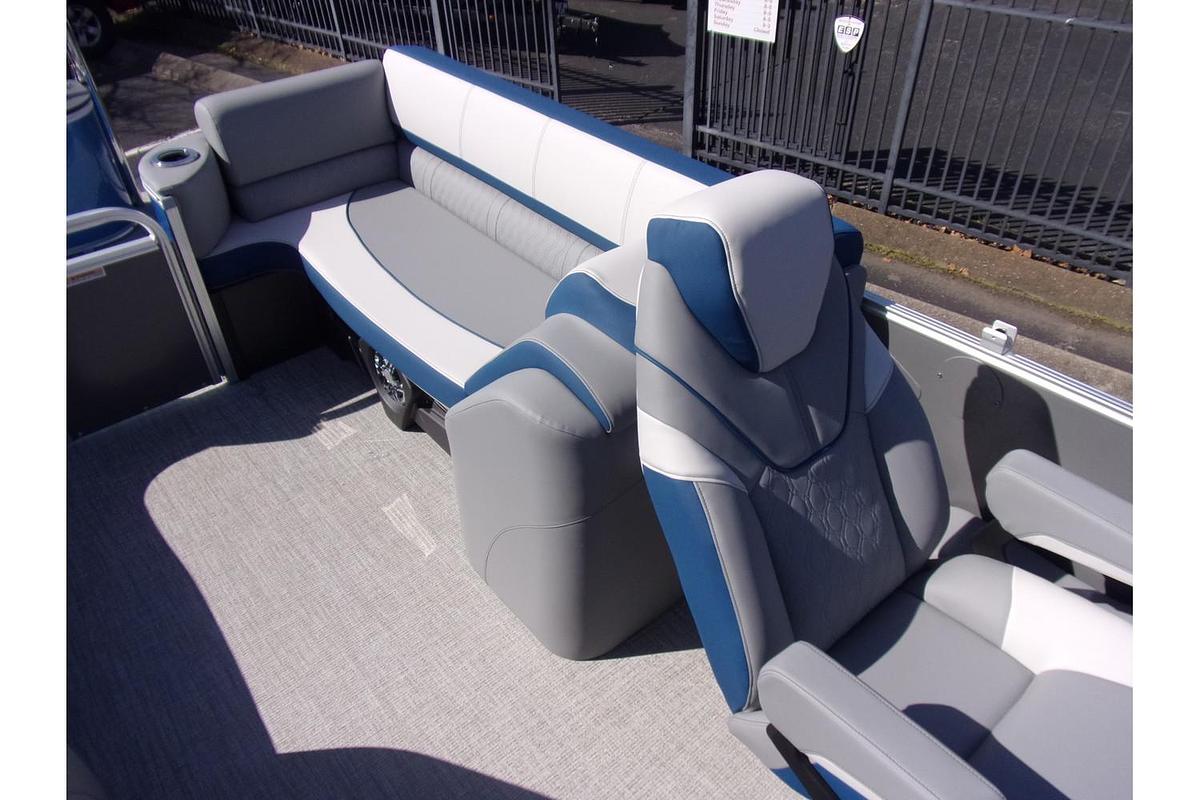 2025 Avalon Catalina 23' Quad Lounger triple log with Suzuki 250